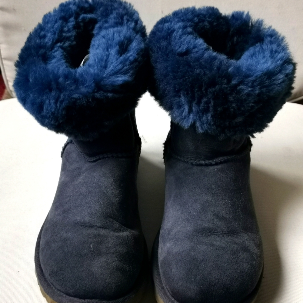 LIKE NEW LADIES UGGS SZ 7